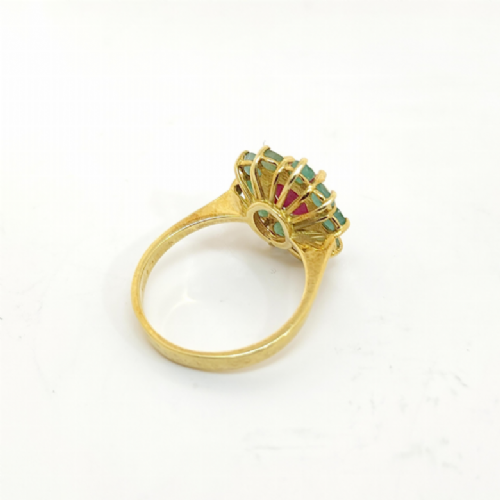  Anello in oro con rubino e smeraldi  presso Castignoli - Orologeria e gioielleria a Monza
